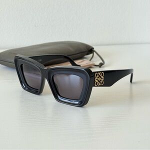 New! Loewe LW40145I 01A Black Sunglasses with Gold Accent, Authentic